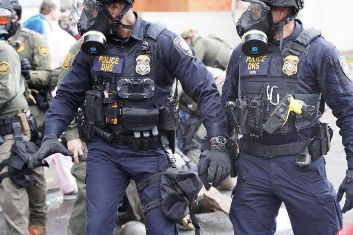 Oregon officials react to 2nd deadly shooting by federal officers in Minneapolis